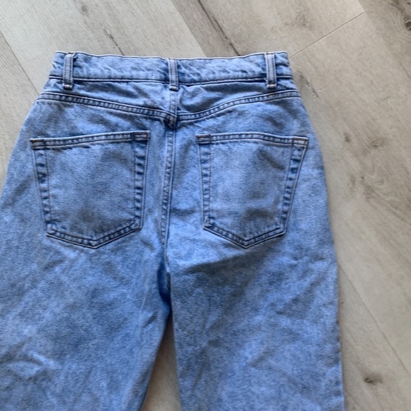 ASOS‎ High Rise ‘Mom’ Raw Hem Ankle Jean Size 26 buttons fly light wash - Picture 12 of 13